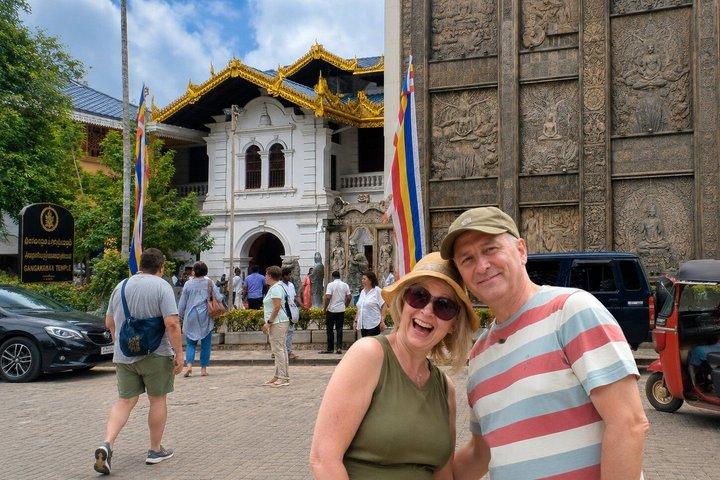 All Inclusive Colombo Private Tuk Tuk Tour Entry Fees and Snacks