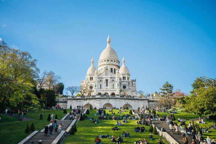 Montmartre Small Group Tour with Wine and Cheese Tasting