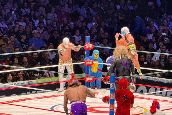 Exclusive Tour: Drinks and Wrestling The Best Mexican Night