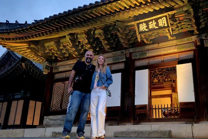 Seoul Private Night Tour: Palace, Hanok Street& N Seoul Tower