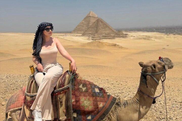 Private Tour in Pyramids of Giza with Lunch and Camel Ride