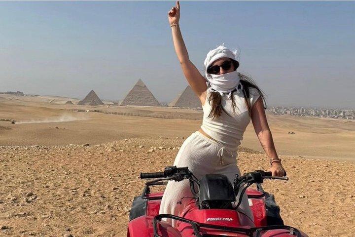 Private Tour in Pyramids of Giza with Lunch and Camel Ride