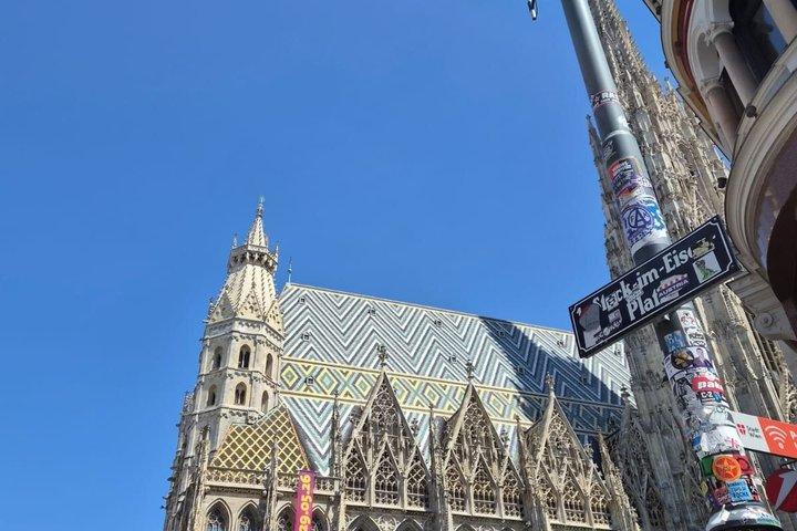 Vienna Authentic between historic cafes, typical sweets and local life