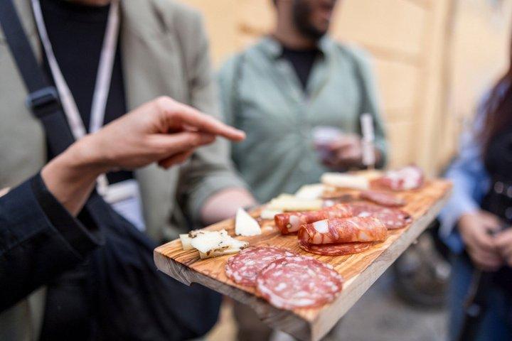 Rome Food & Wine Tour: 15 tastings in Trastevere & charming spots