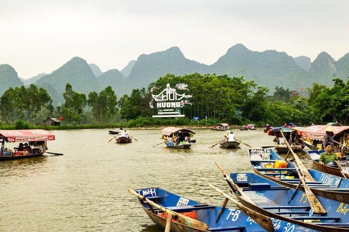 Hanoi to Perfume Pagoda Day Trip with Lunch Included