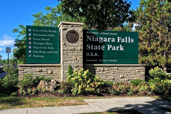 Cave of the Winds + Niagara Falls USA Highlights Tour