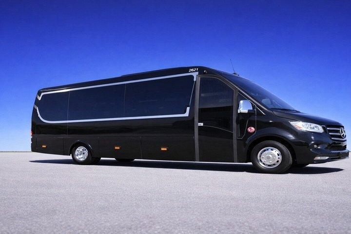 Vegas: Bryce & Zion Luxury Boutique Scenic Tour with Lunch, WiFi