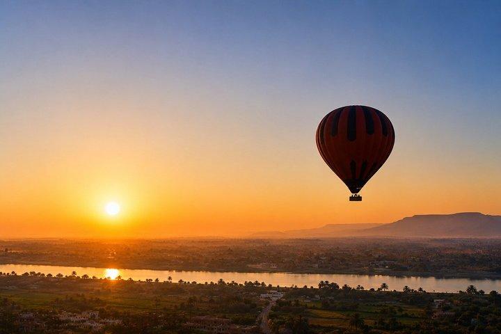Overnight Luxor Tour from Cairo by Flight with Hot Air Balloon