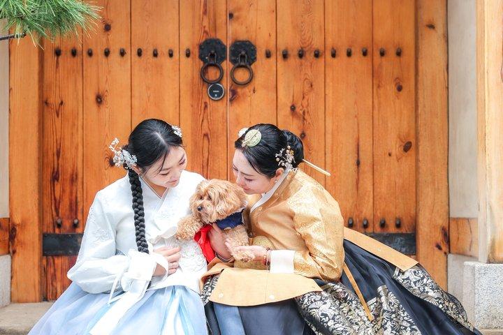 Seoul Private Hanbok Photo Tour Perfect for Families and Groups