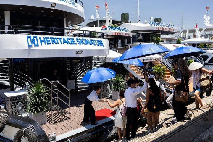 Ha Long Signature Discovery Cruise Full Day from Hanoi