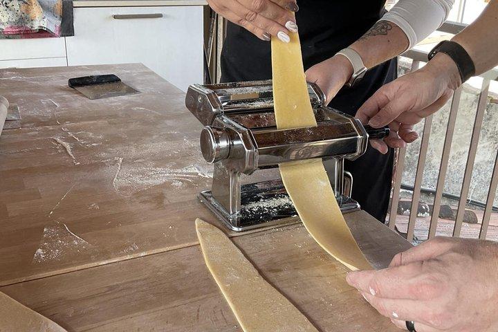 Verona Pizza or Pasta Cooking Class with Wine in Anna's Home