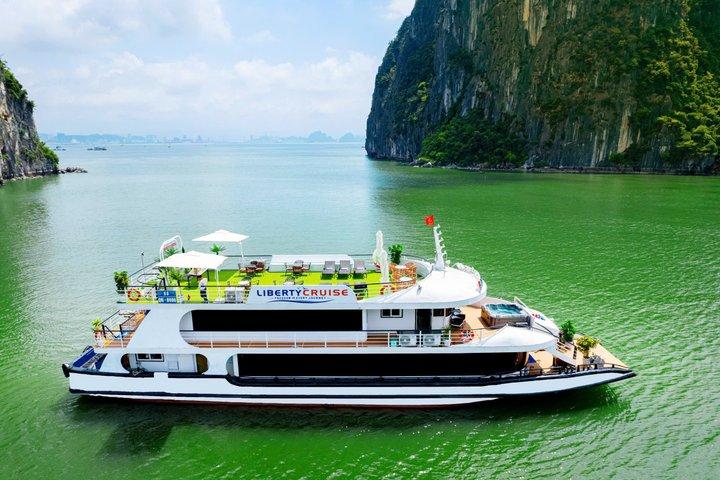 Ha Long Deluxe Cruise Day Tour: Transfer, Kayak, Cave & Lunch