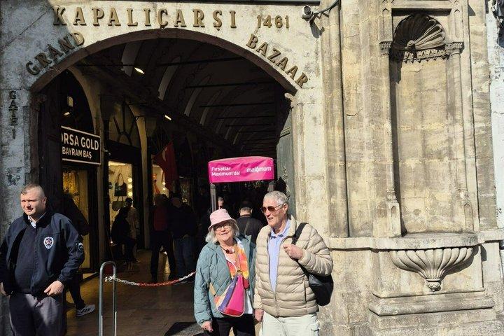 Private Grand Bazaar Shopping Tour with Local Friend