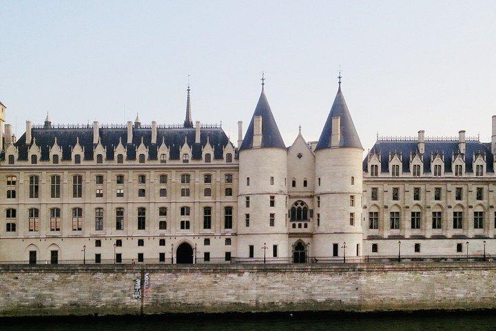 Conciergerie Paris Entry Tickets with Audio Guide Tablet