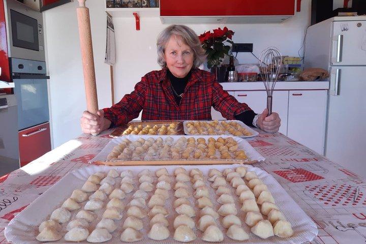 Verona Pizza or Pasta Cooking Class with Wine in Anna's Home