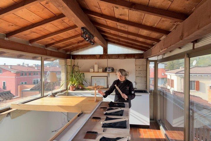 Verona Pizza or Pasta Cooking Class with Wine in Anna's Home