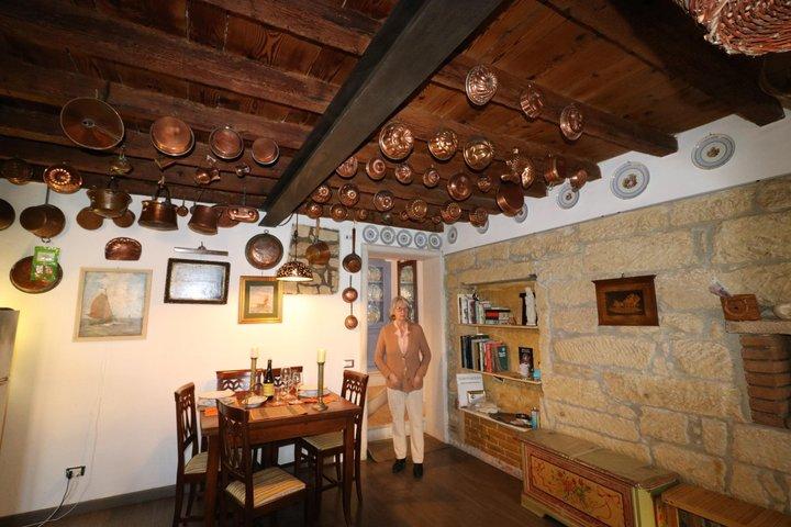 Verona Pizza or Pasta Cooking Class with Wine in Anna's Home