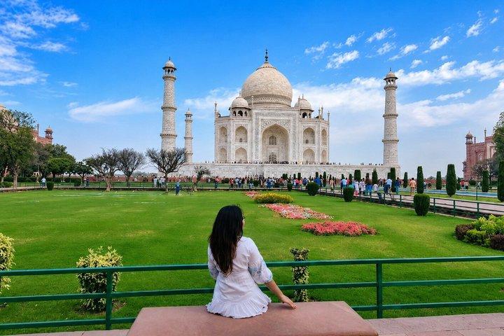 Sunrise Taj Mahal, Agra Fort & Baby Taj Tour – From Delhi by Car
