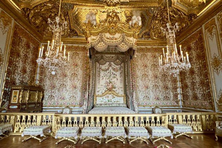 PRIVATE Versailles Palace & Gardens Tour with transfer included