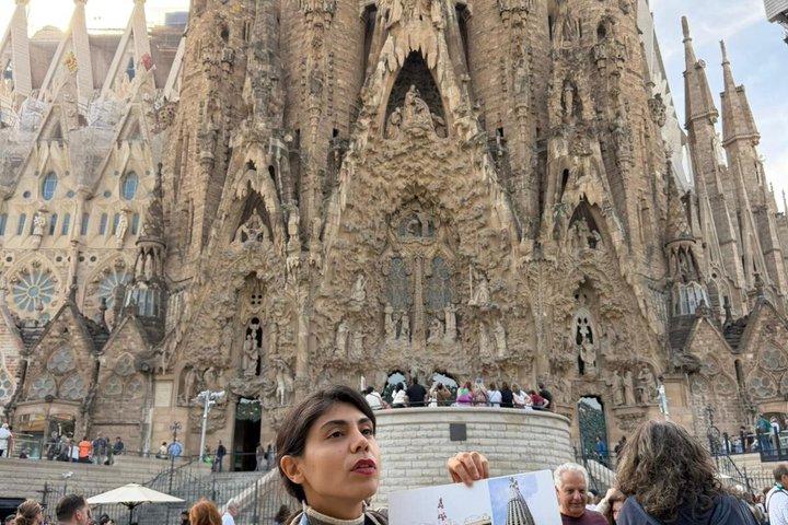 Story Of Barcelona With Private Guide Sagrada Familia & Gothic