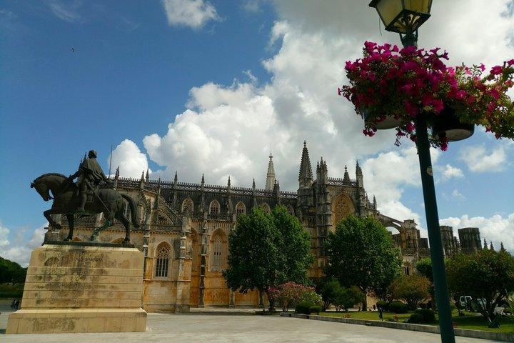 Fátima Sanctuary and Batalha Monastery (UNESCO Site) 8H