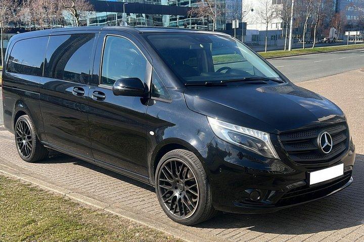 Private Transfer between Vienna Airport and Vienna City.