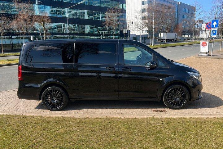 Private Transfer between Vienna Airport and Vienna City.