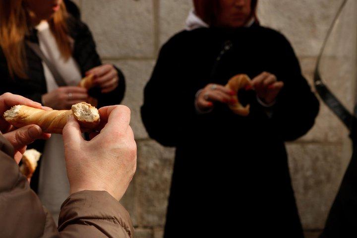 Walking Guided Tour with Street Food in Krakow