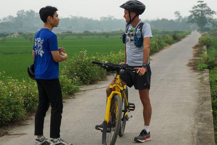 Hanoi Countryside Bicycle Tour: Ancient Citadel Day Trip