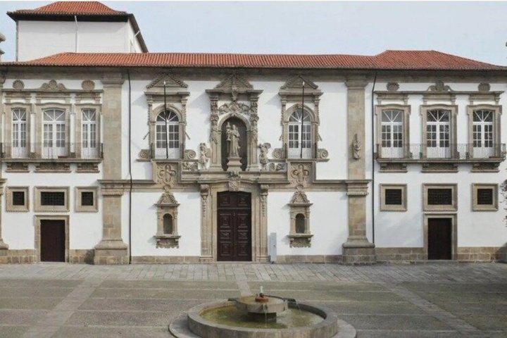 Guimarães Pontido Village and Queimadela Tour