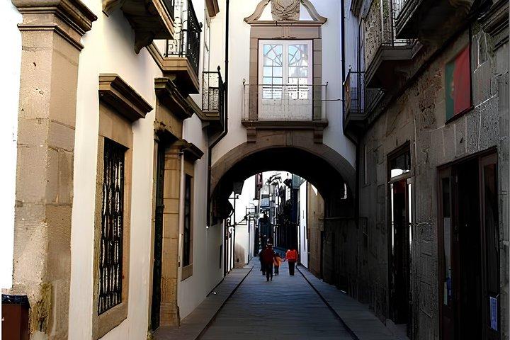 Guimarães Pontido Village and Queimadela Tour