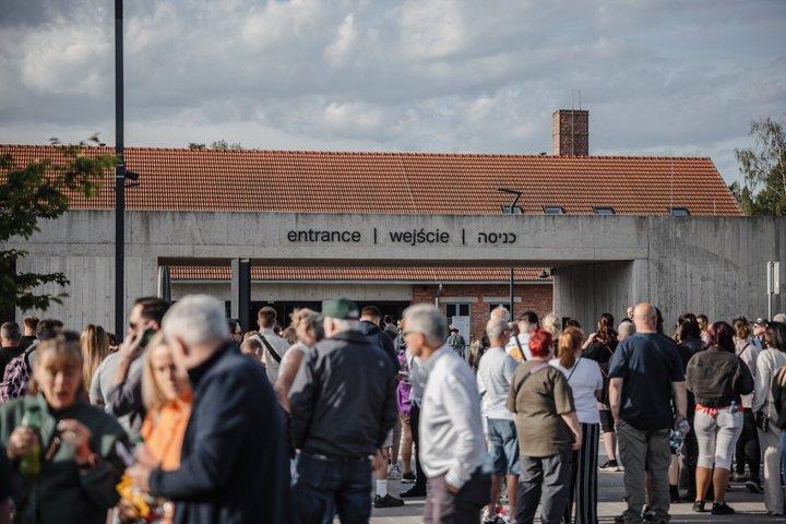Auschwitz Birkenau Guided Tour Tickets and Transfer from Krakow
