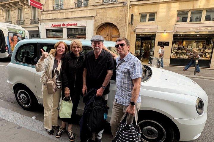 Paris Private Tour in a Classic Electric London Cab