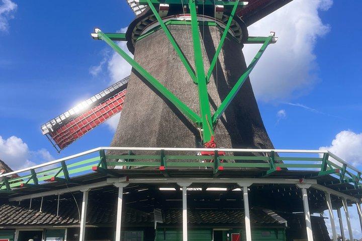Private 4–5h Tour by Audi e-tron: Zaanse Schans + 1 Village
