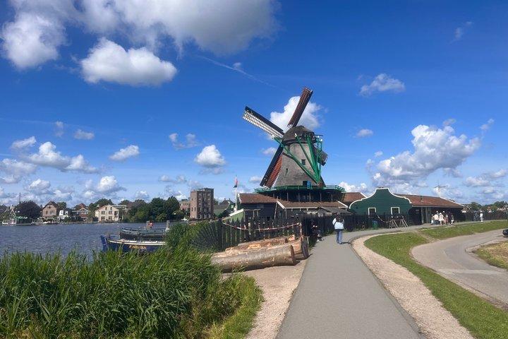 Private 4–5h Tour by Audi e-tron: Zaanse Schans + 1 Village