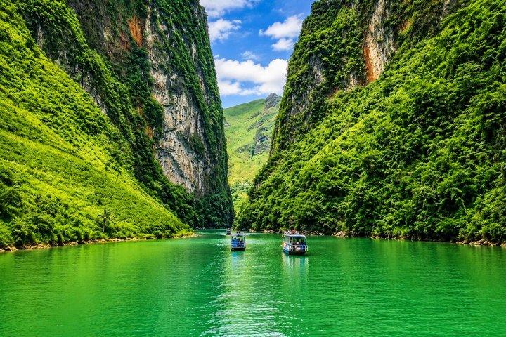 Ha Giang Loop Motorbike Tour 4 Days and 4 Nights Adventure