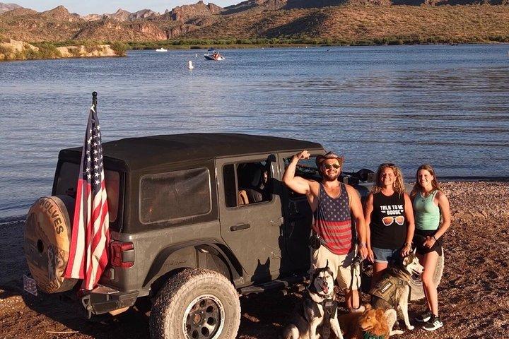 Private Jeep Off Road Adventure in Arizona Desert with Huskies