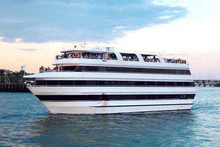 Evening Dining Yacht Cruise in Clearwater Beach
