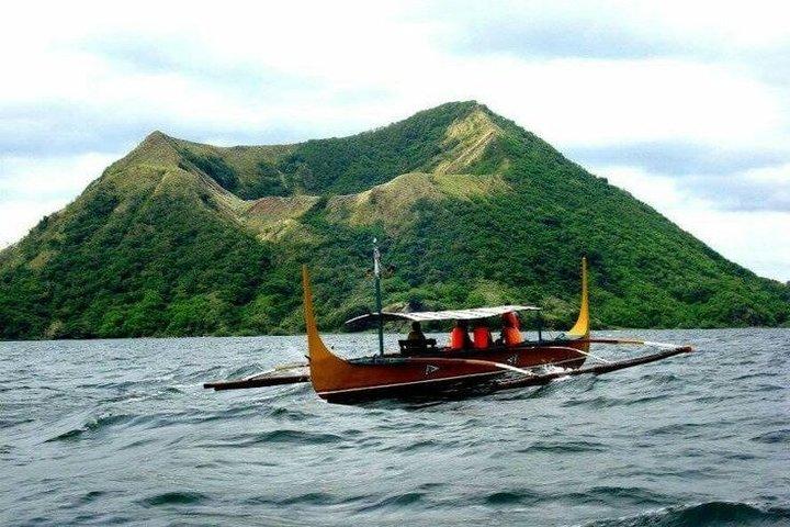 Tagaytay Half Day Countryside Tour with Taal Views and Art Museum