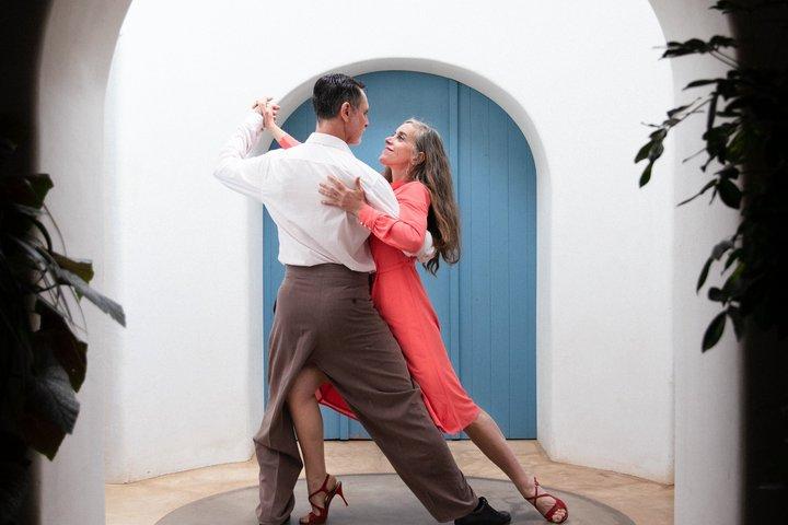Barcelona Tango lesson with Pros with drinks in hidden gems