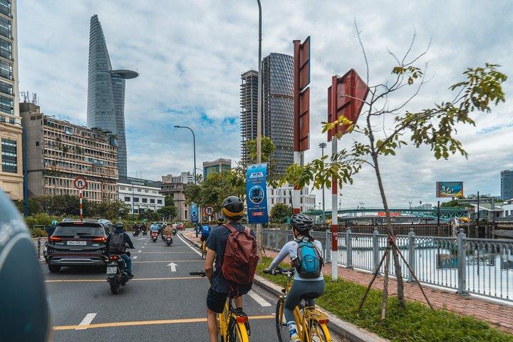 Saigon Bike Tour: Hidden Train Street, Boat & Floating Temple