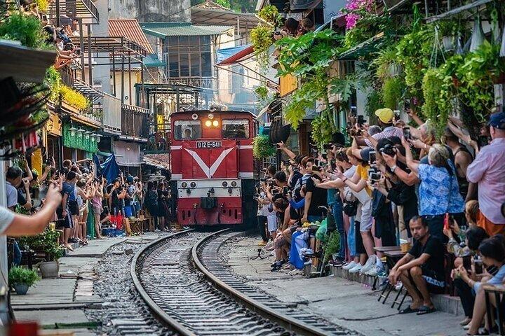Hanoi City Tour: Private 4-Hour Customized with Train Street