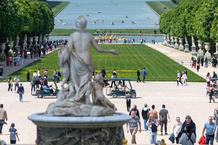 Versailles Palace, Gardens Tour with Private Transfers from Paris
