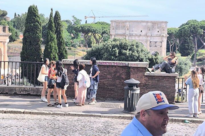Ancient Rome: Colosseum, Forum & Palatine Hill Tour