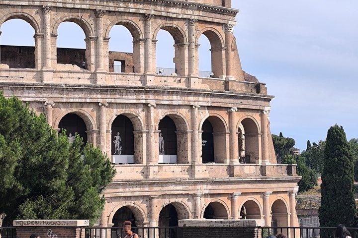 Ancient Rome: Colosseum, Forum & Palatine Hill Tour