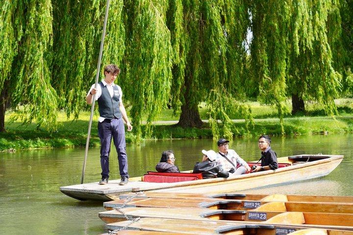 Cambridge Student-Led Shared Punting Tour (English or Chinese)