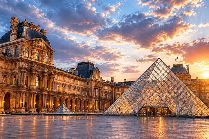 The Best Private Paris Tour with a Car, Tour Guide and Pick up