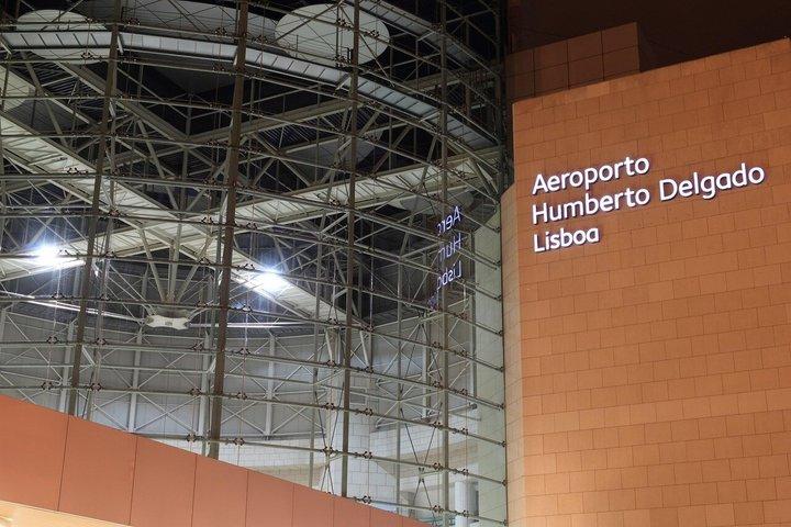 Private Departure Transfer: Hotels to Lisbon Airport or Cruise