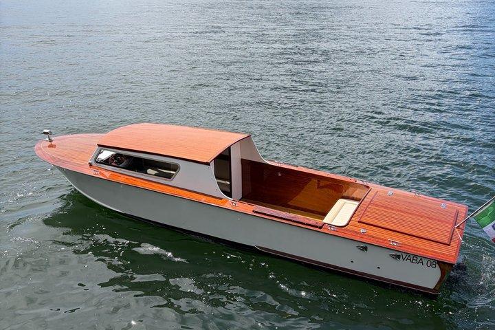1 H Private Bout Tour on Wodden Venetian taxi Boat 7 pax