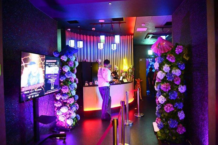 Osaka Dotonbori: Giraffe Nightclub VIP Package(For Foreign)